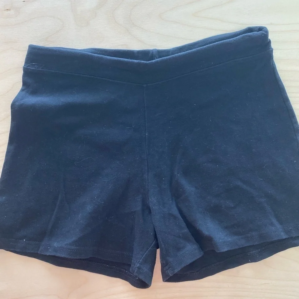 I. C. Fashions Shorts size Medium (FM)